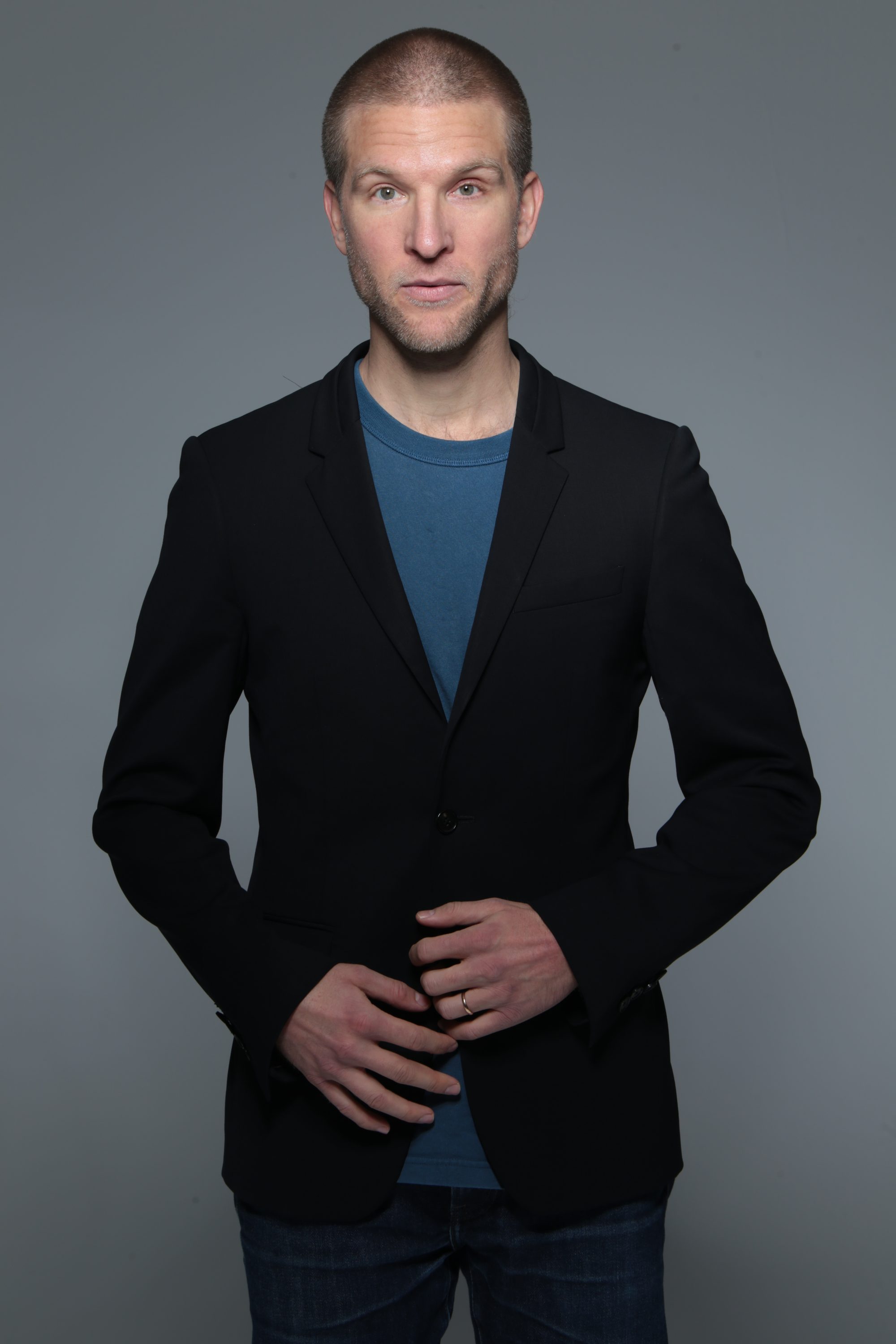 Portrait de Dominique Engelhardt, en veste noire